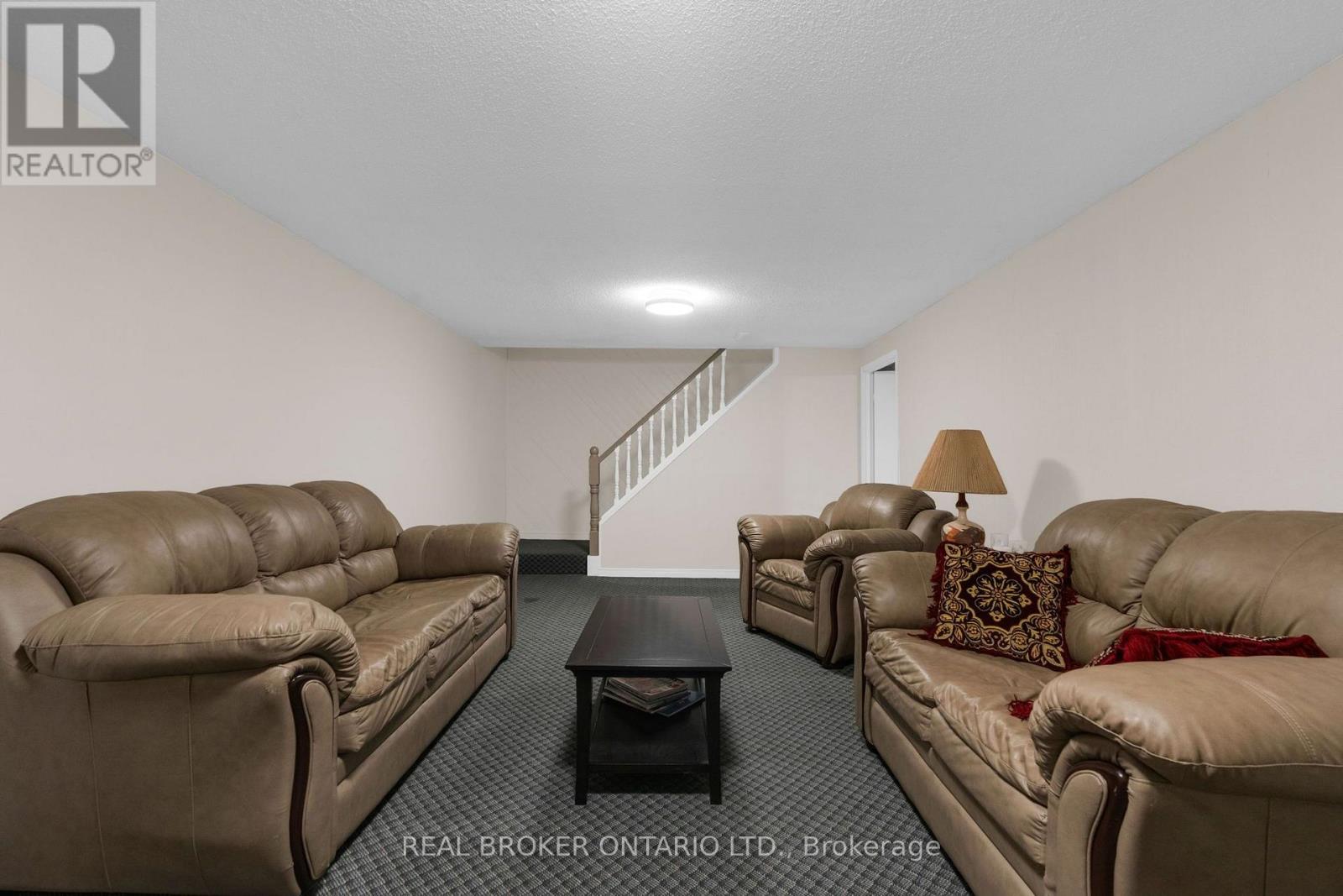 40 FARMINGDALE CRESCENT - 29