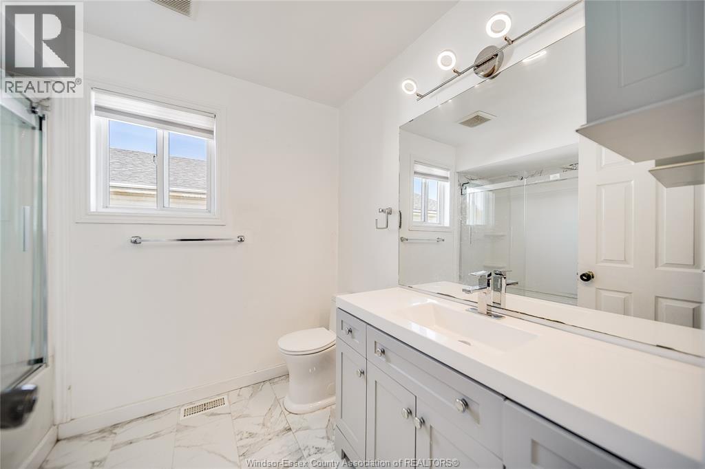 1465 FOSTER AVENUE - 12