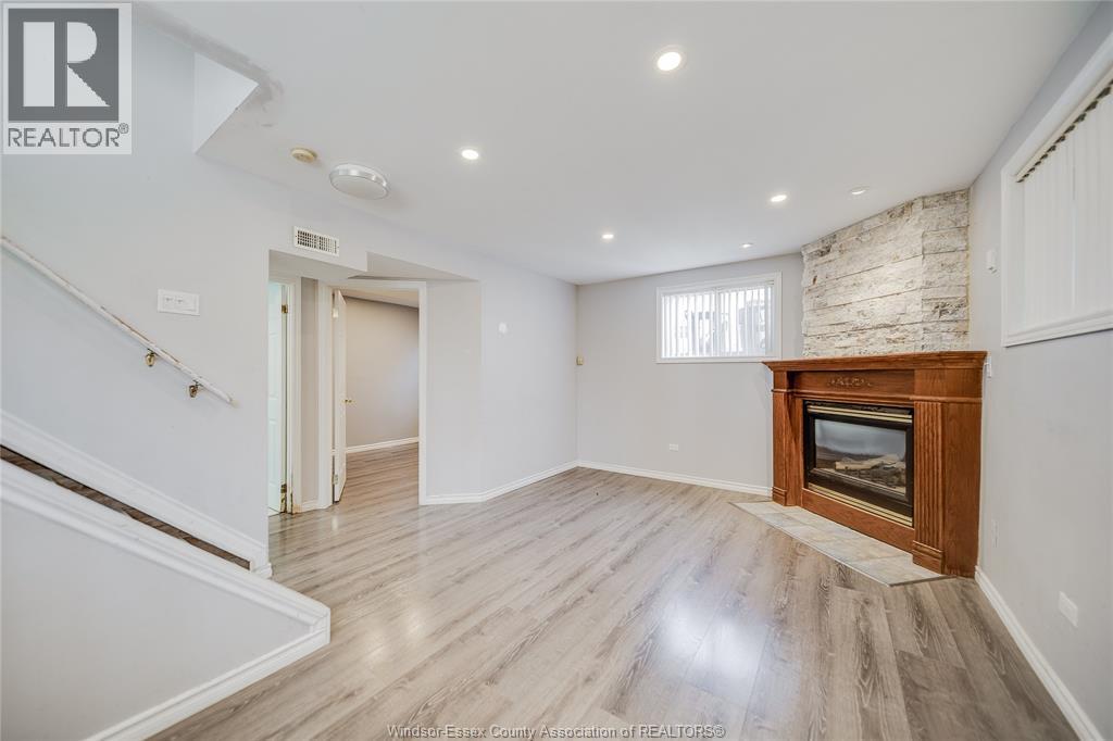 1465 FOSTER AVENUE - 14