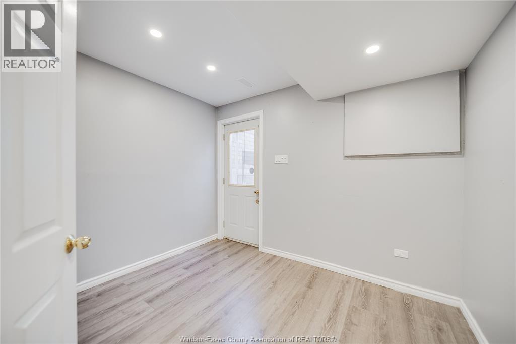 1465 FOSTER AVENUE - 16
