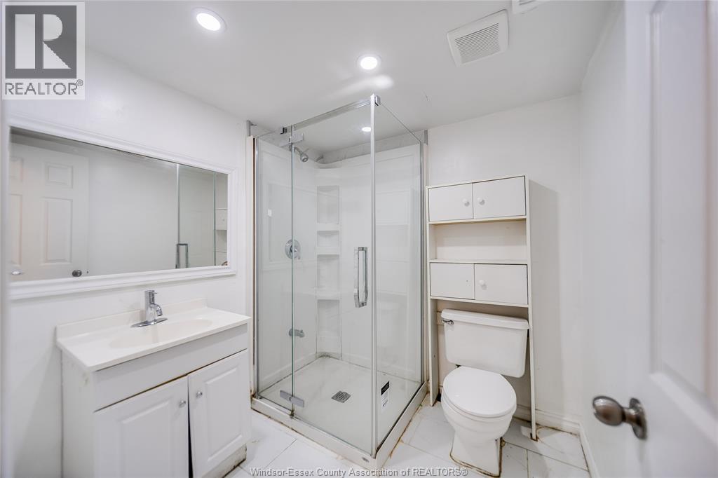 1465 FOSTER AVENUE - 17