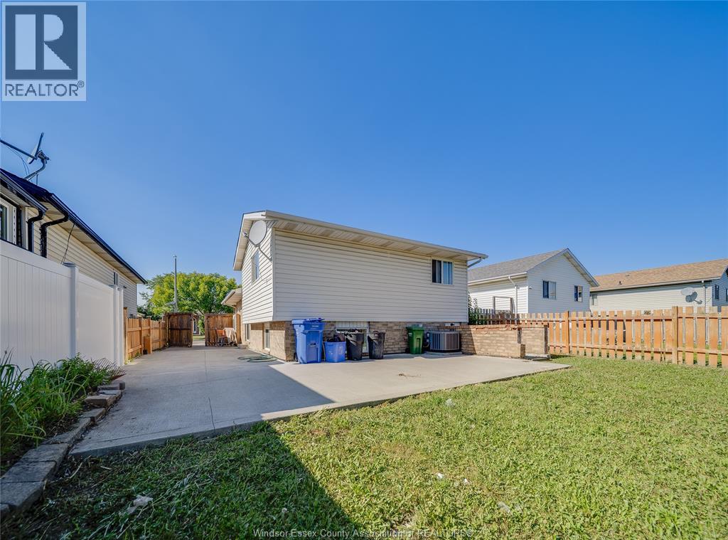 1465 FOSTER AVENUE - 24