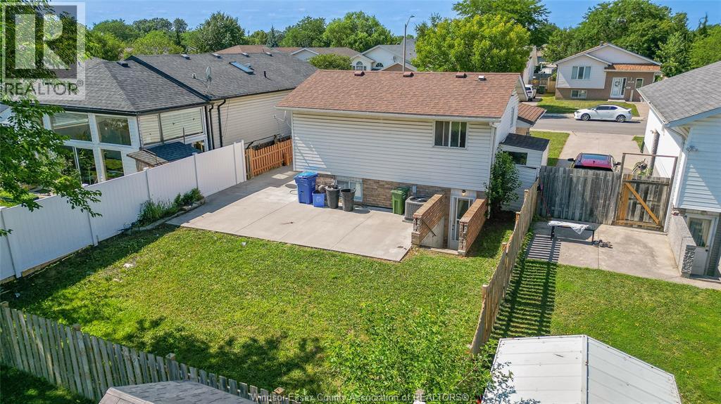 1465 FOSTER AVENUE - 32