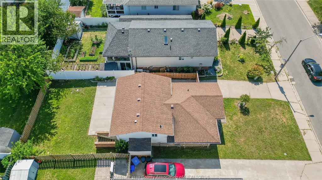 1465 FOSTER AVENUE - 34
