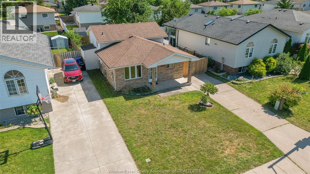 1465 FOSTER AVENUE - 35
