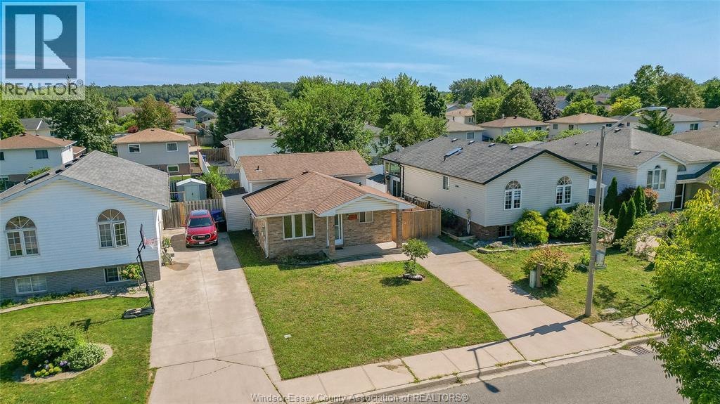 1465 FOSTER AVENUE - 36