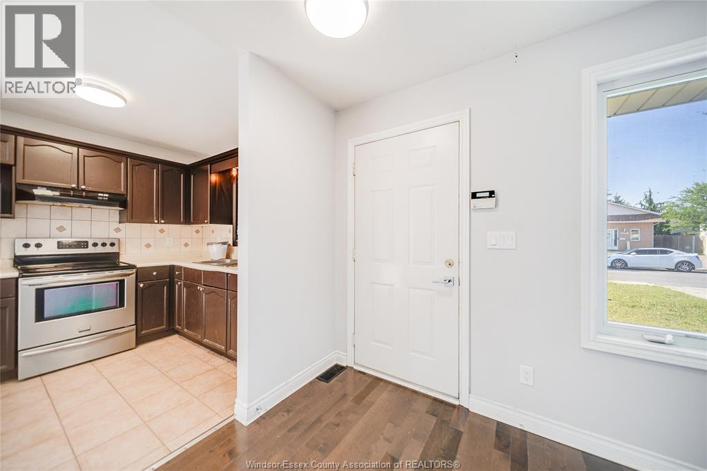 1465 FOSTER AVENUE - 5