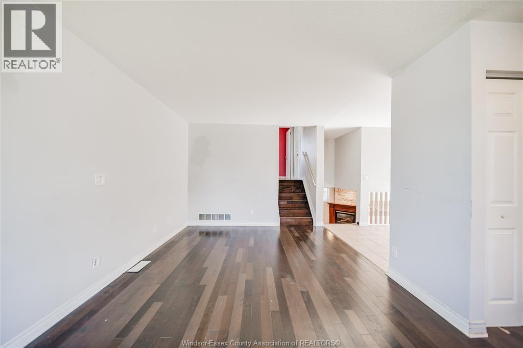 1465 FOSTER AVENUE - 8