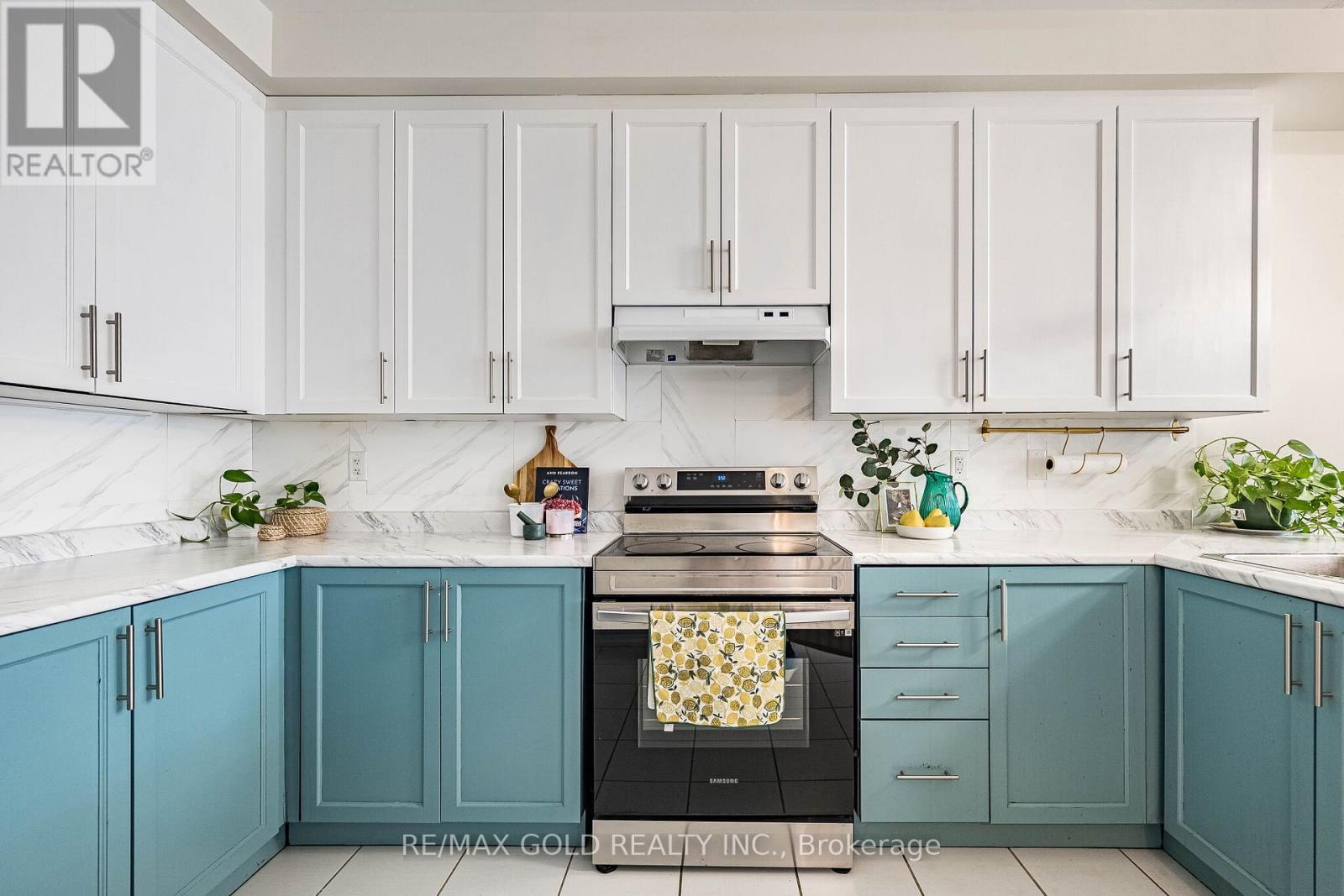 44 DONALD FICHT CRESCENT - 27