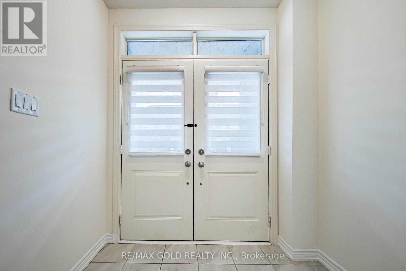 44 DONALD FICHT CRESCENT - 8