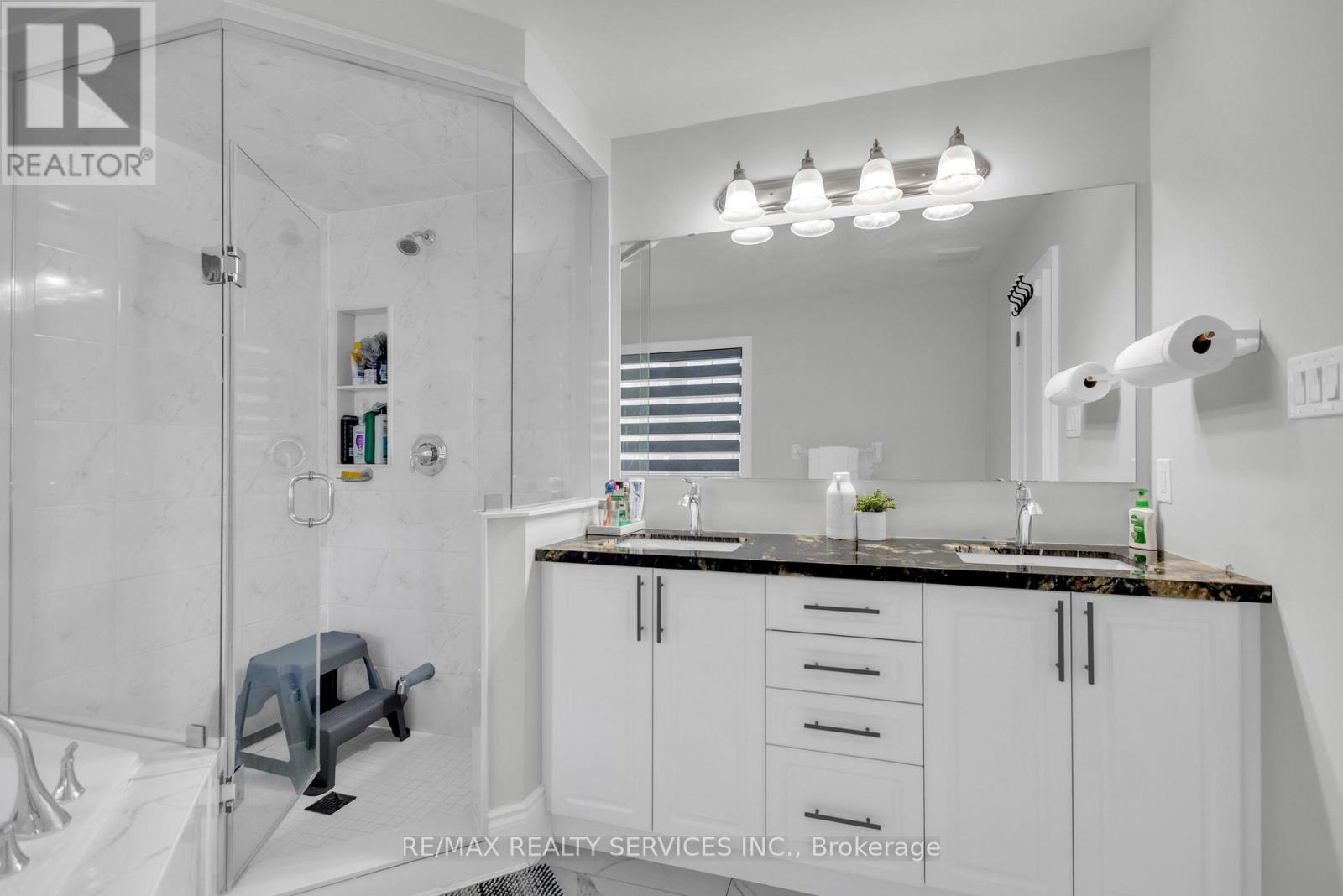 40 ROSEWELL CRESCENT - 35