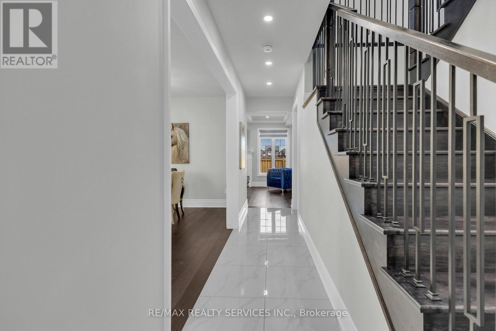 40 ROSEWELL CRESCENT - 40