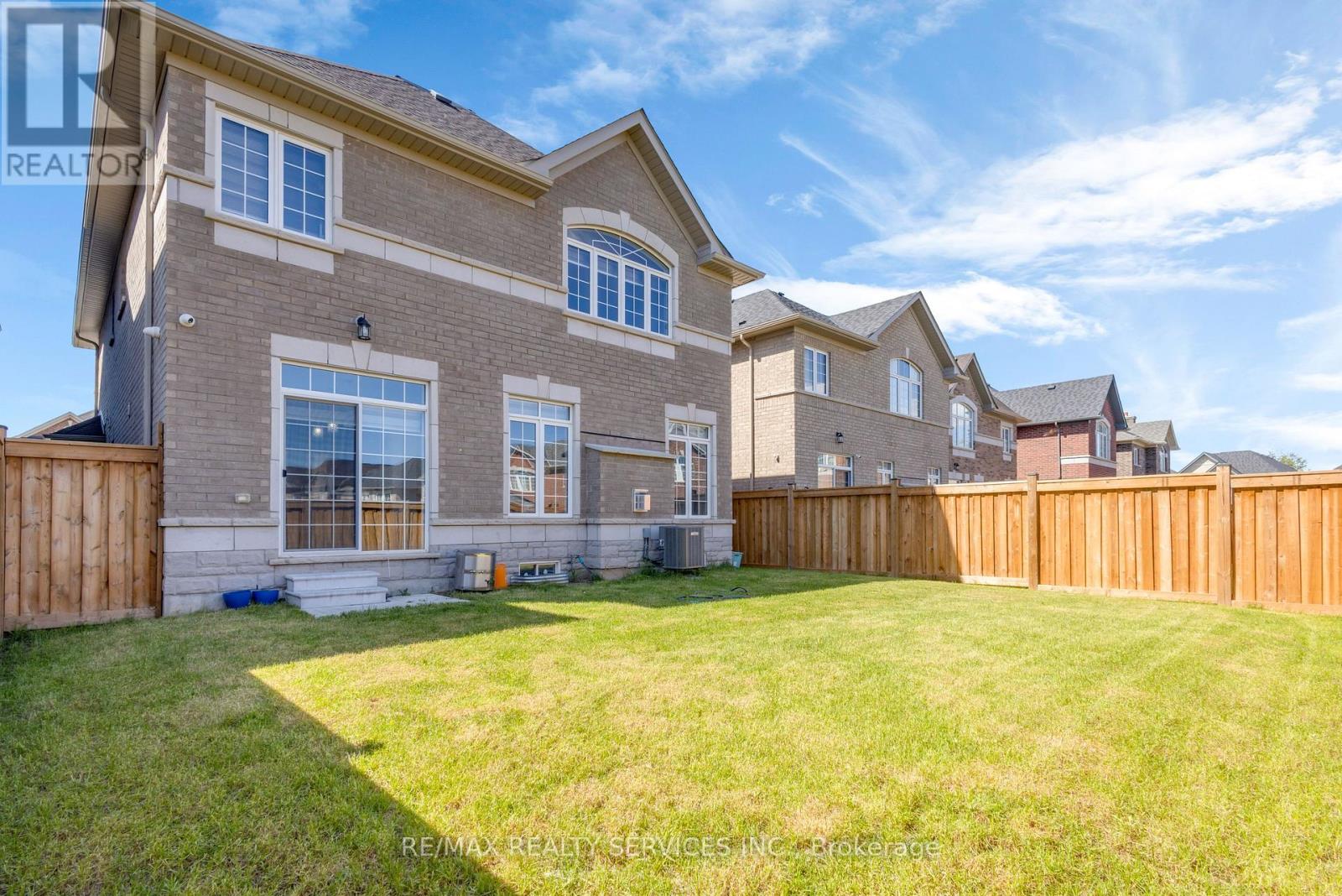 40 ROSEWELL CRESCENT - 43