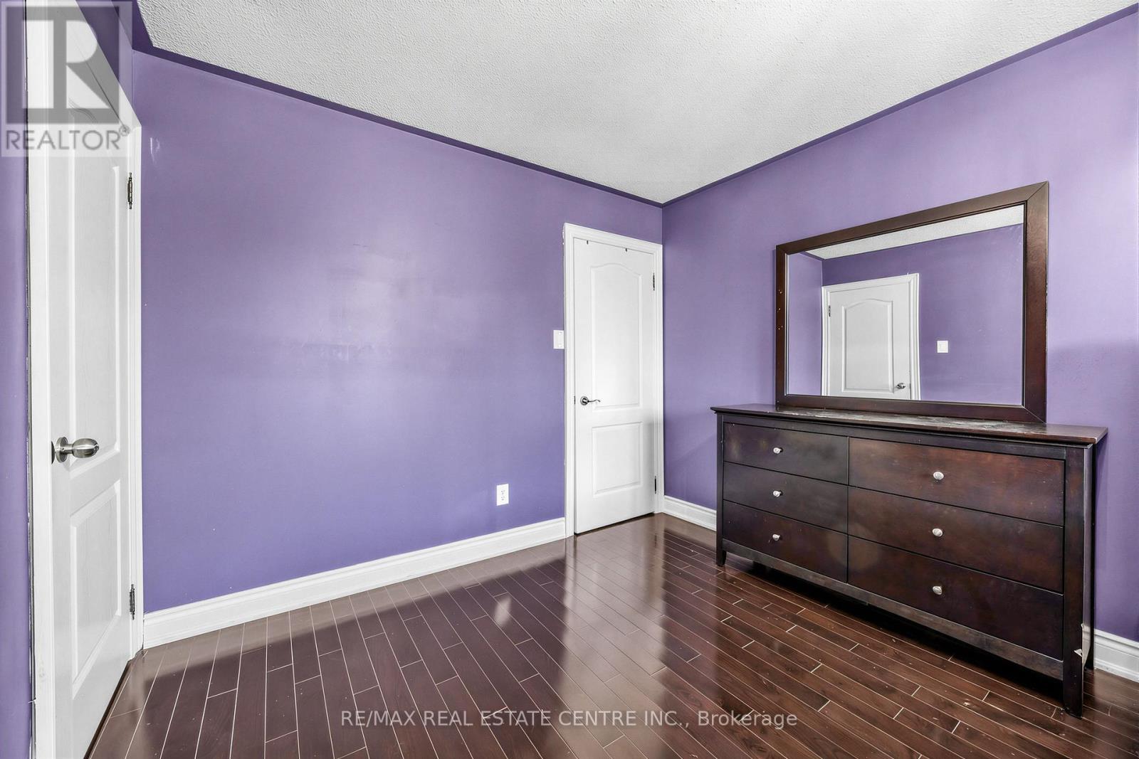 10 DIANE COURT - 35