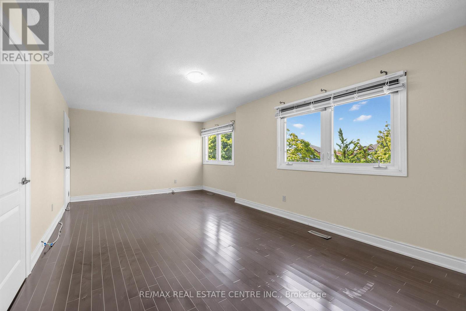 10 DIANE COURT - 38