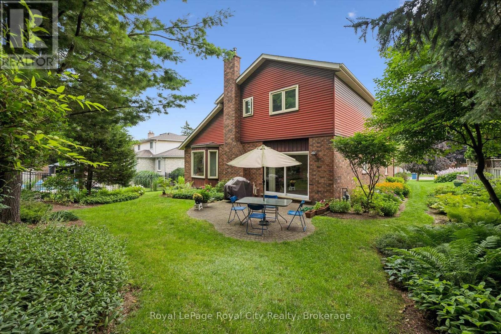 8 MOLLISON COURT - Image 25