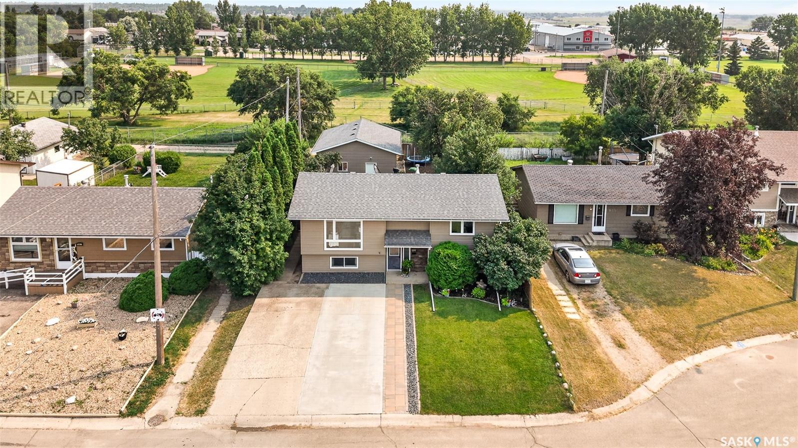951 Holdsworth CRESCENT, Moose Jaw — photo 3