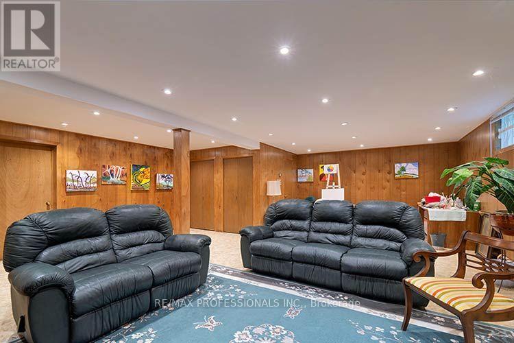 7 CHERRY POST CRESCENT - 35