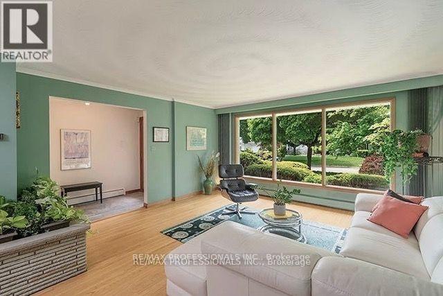 7 CHERRY POST CRESCENT - 9