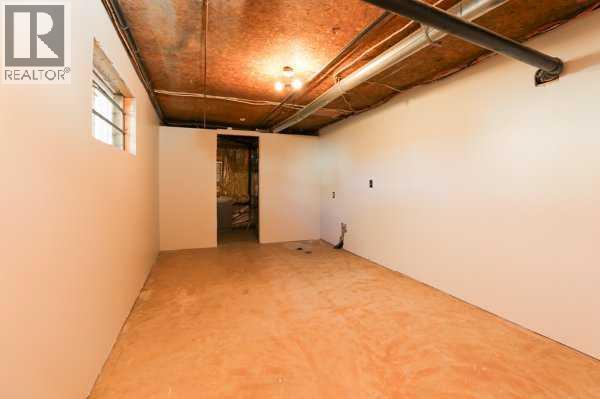 22720, 22718 8 Avenue - 27