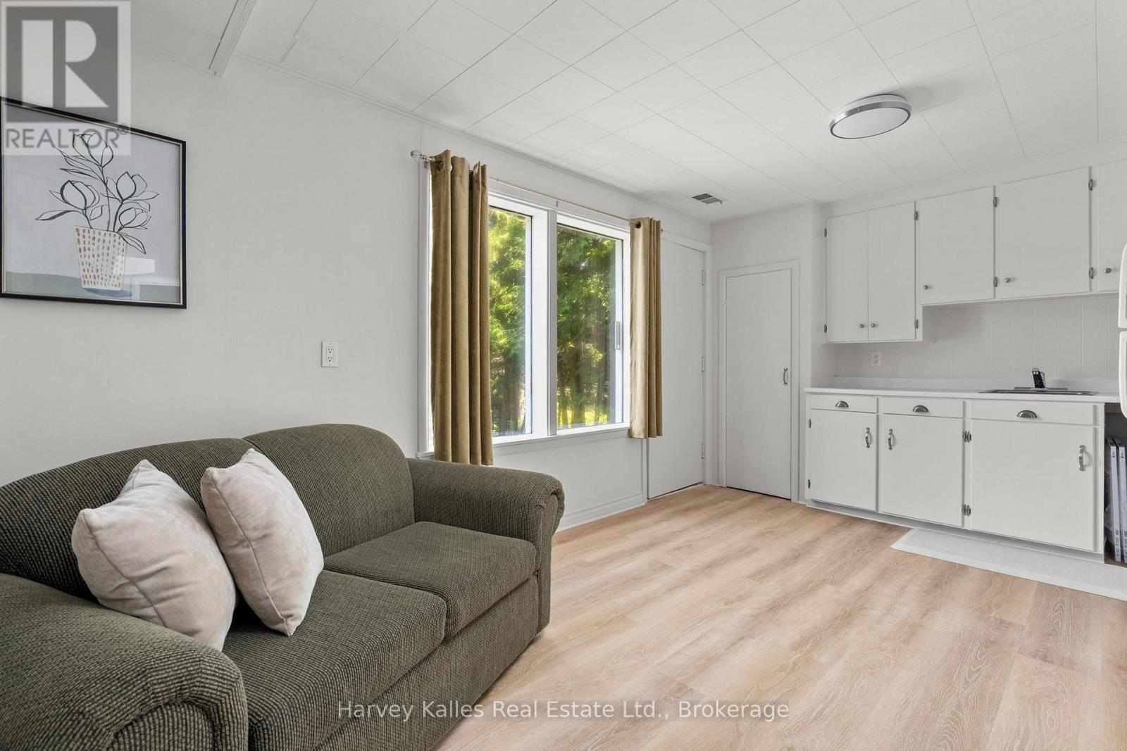 40 KING CRESCENT - Image 31