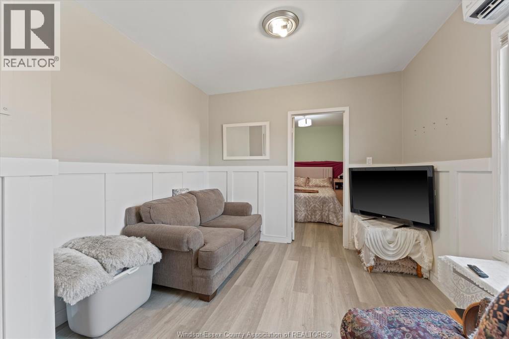 1564 LANGLOIS AVENUE - 26