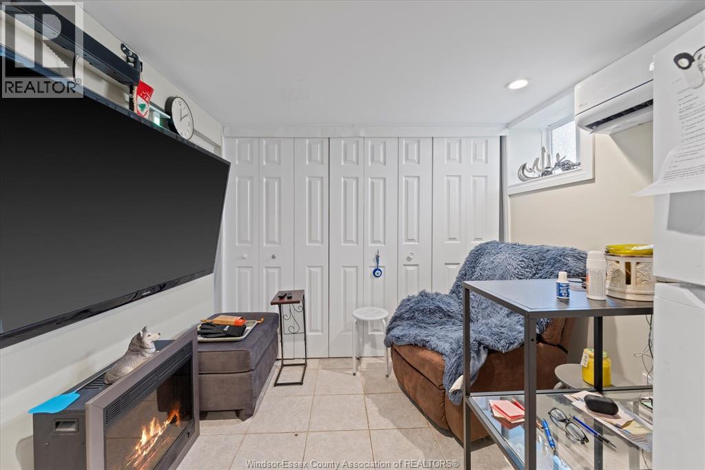 1564 LANGLOIS AVENUE - 36