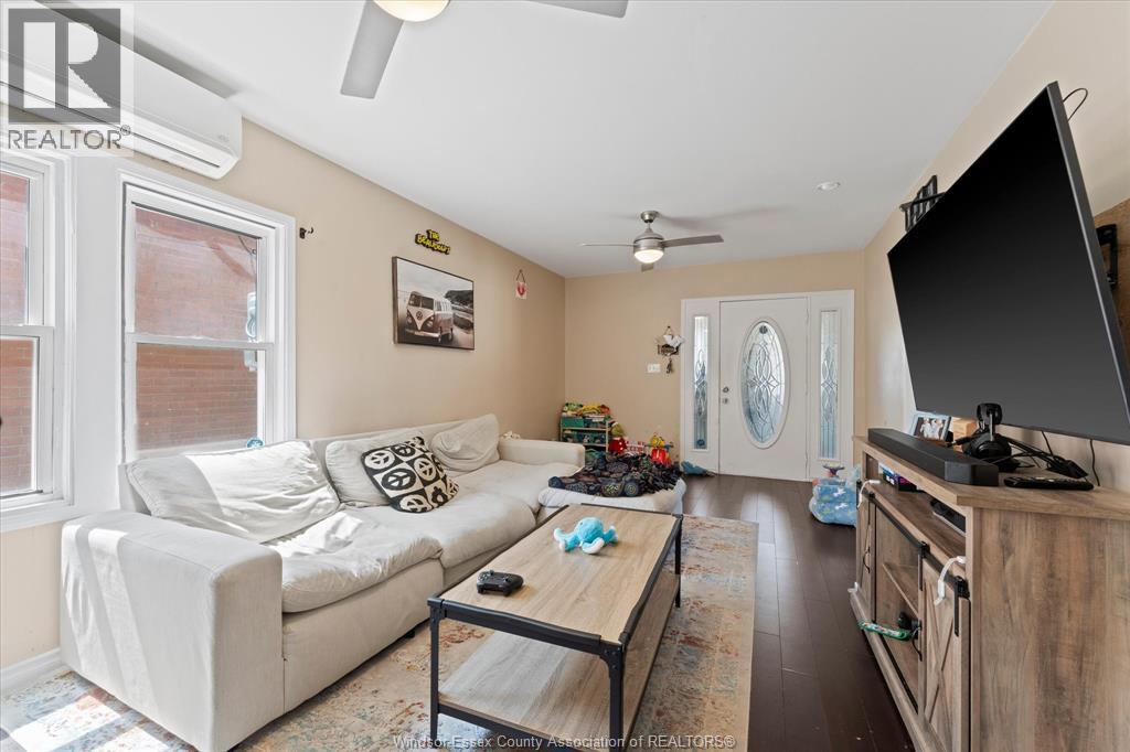 1564 LANGLOIS AVENUE - 6