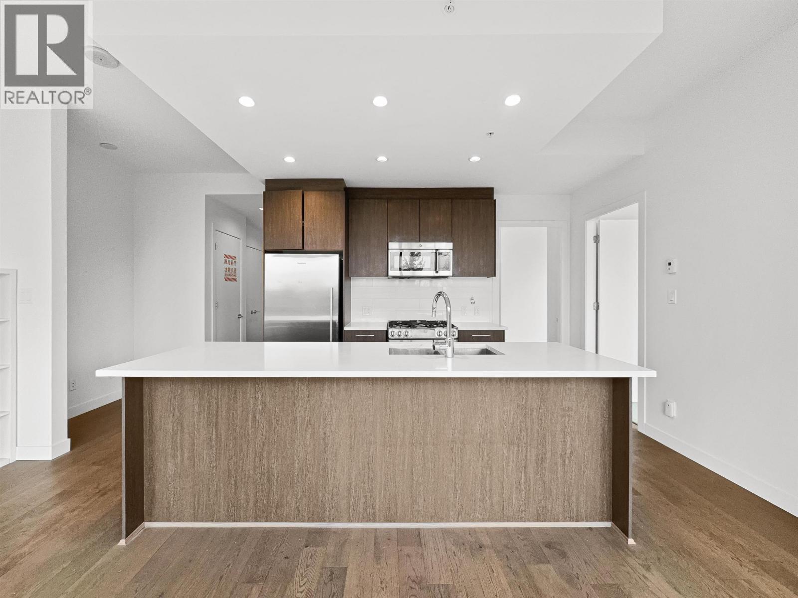 10xx 9060 UNIVERSITY CRESCENT, Burnaby — photo 3