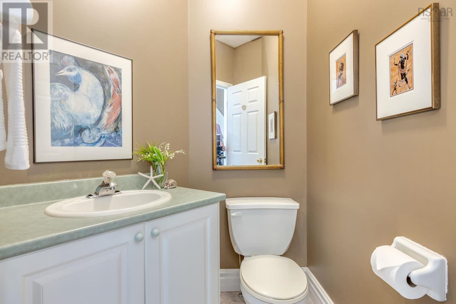 5 Arthur Lismer Court - 19