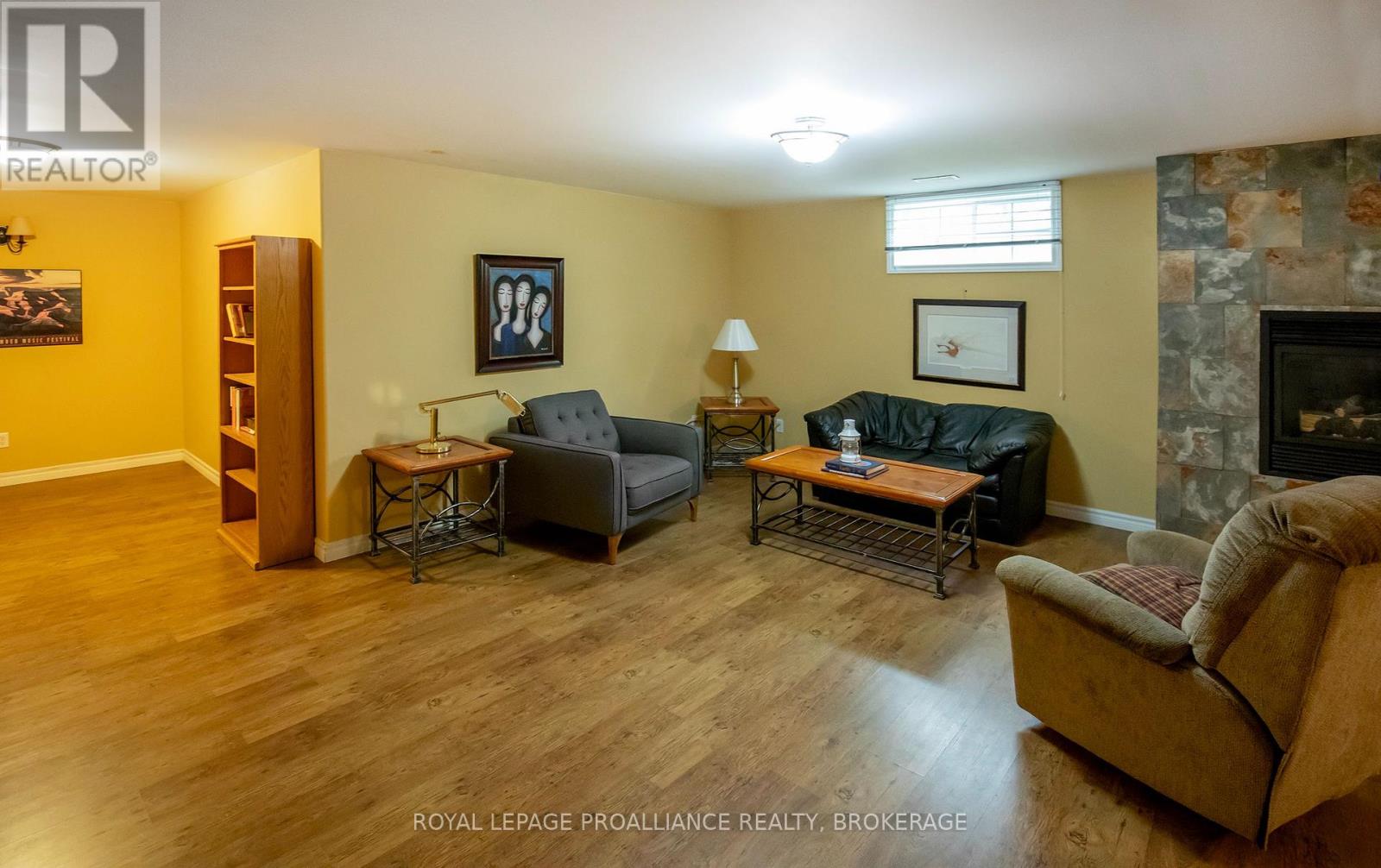 1098 COVERDALE DRIVE - 22