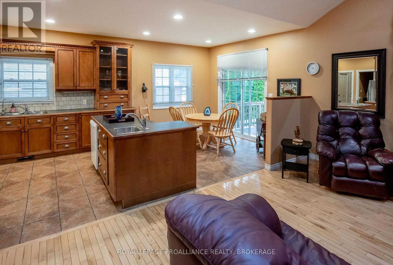 1098 COVERDALE DRIVE - Image 8