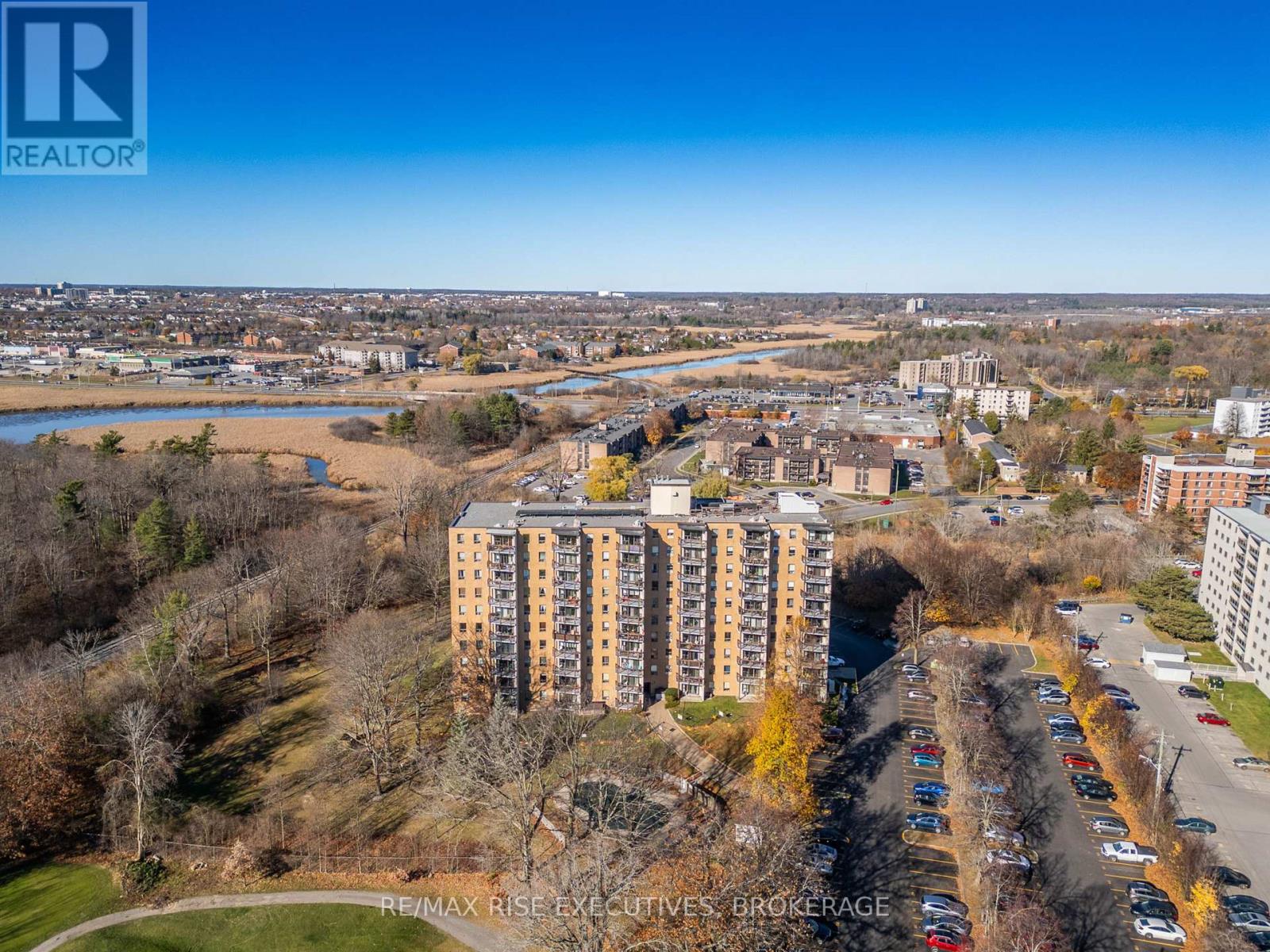 #310 66 GREENVIEW DRIVE - Image 45