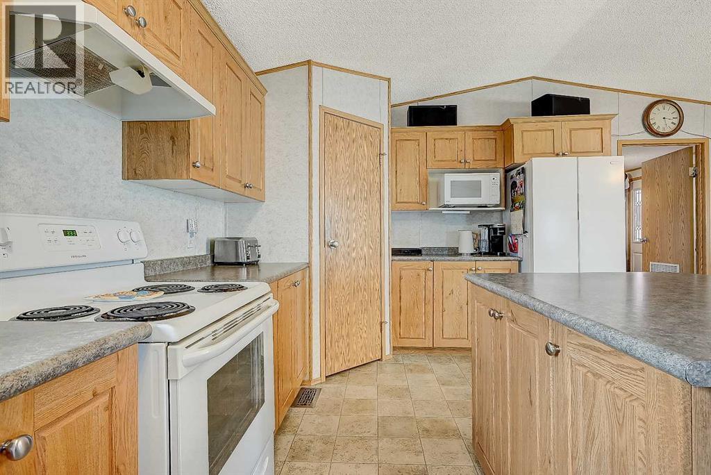 9511 111 Avenue - 7