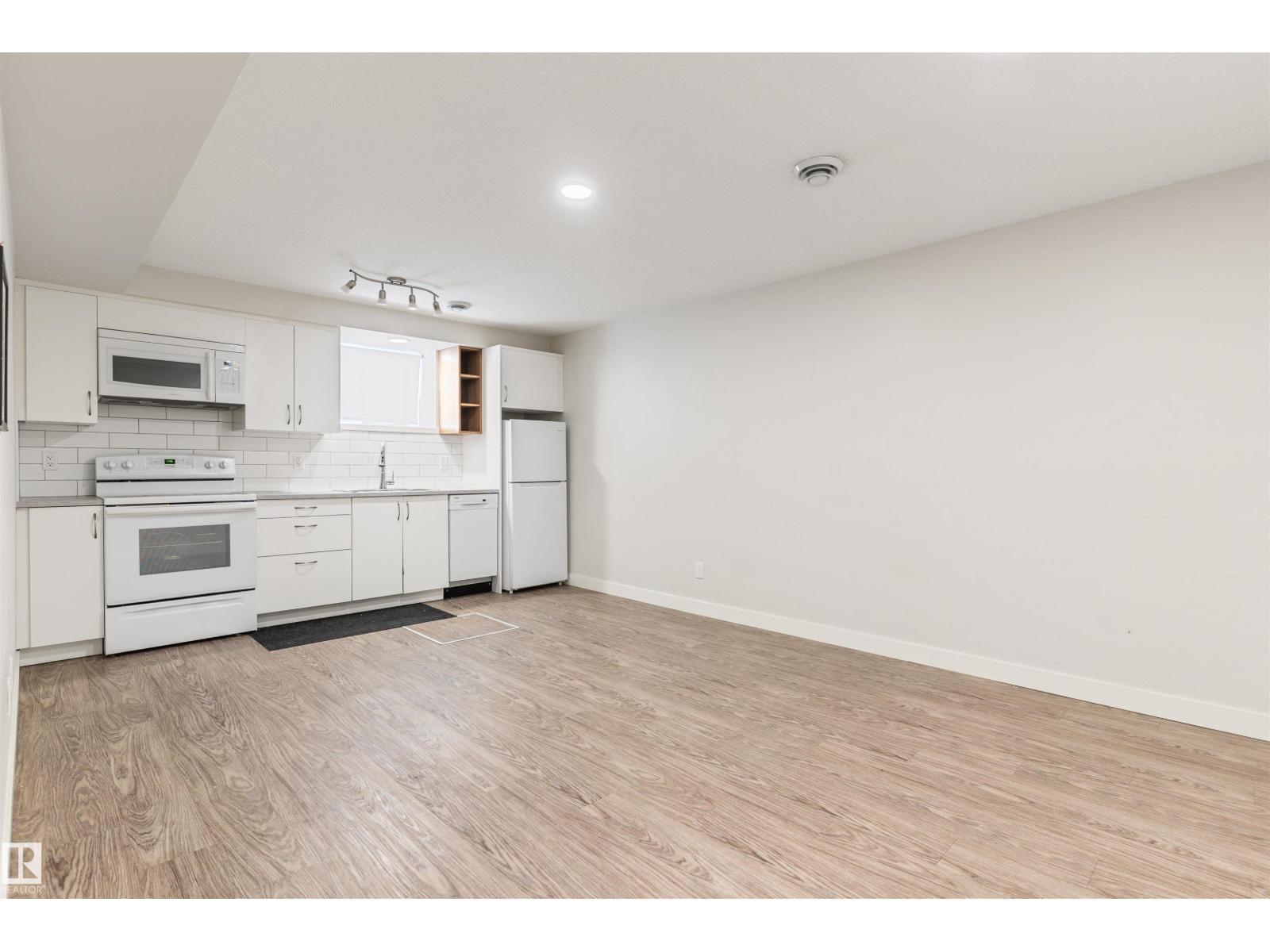 9215 150 ST NW - 36