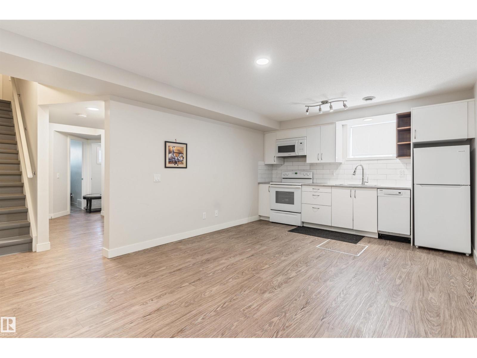 9215 150 ST NW - 38