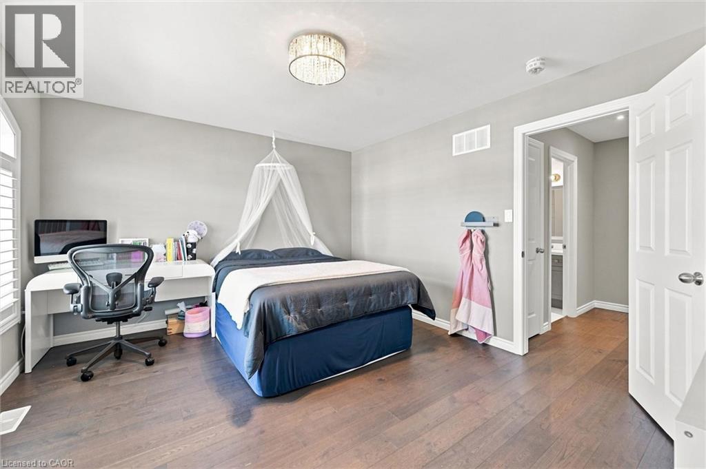 41 AQUASANTA Crescent - Image 23