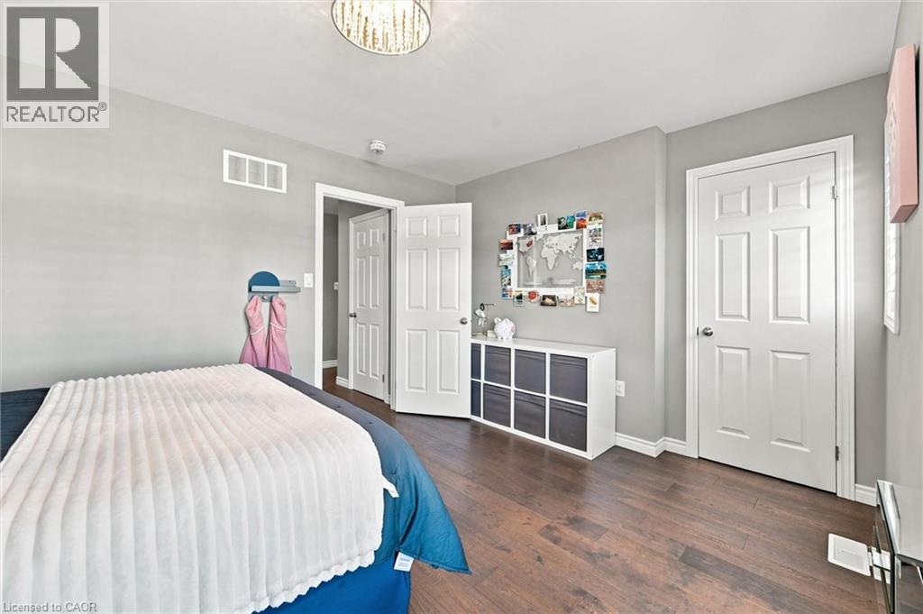 41 AQUASANTA Crescent - Image 24