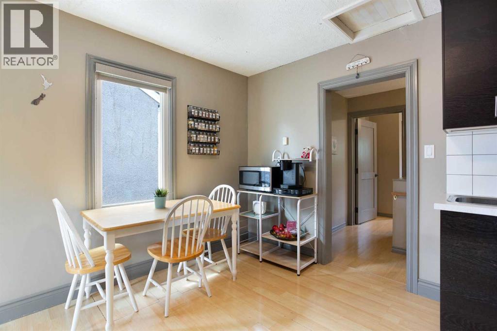 506 8 Avenue NE - 8