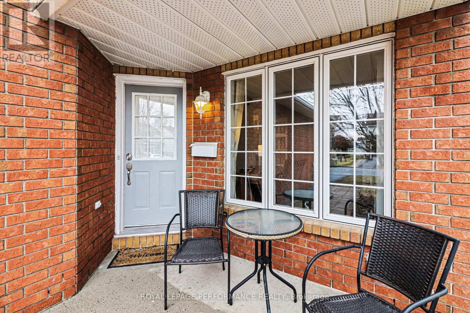 897 PARADISE CRESCENT - 2