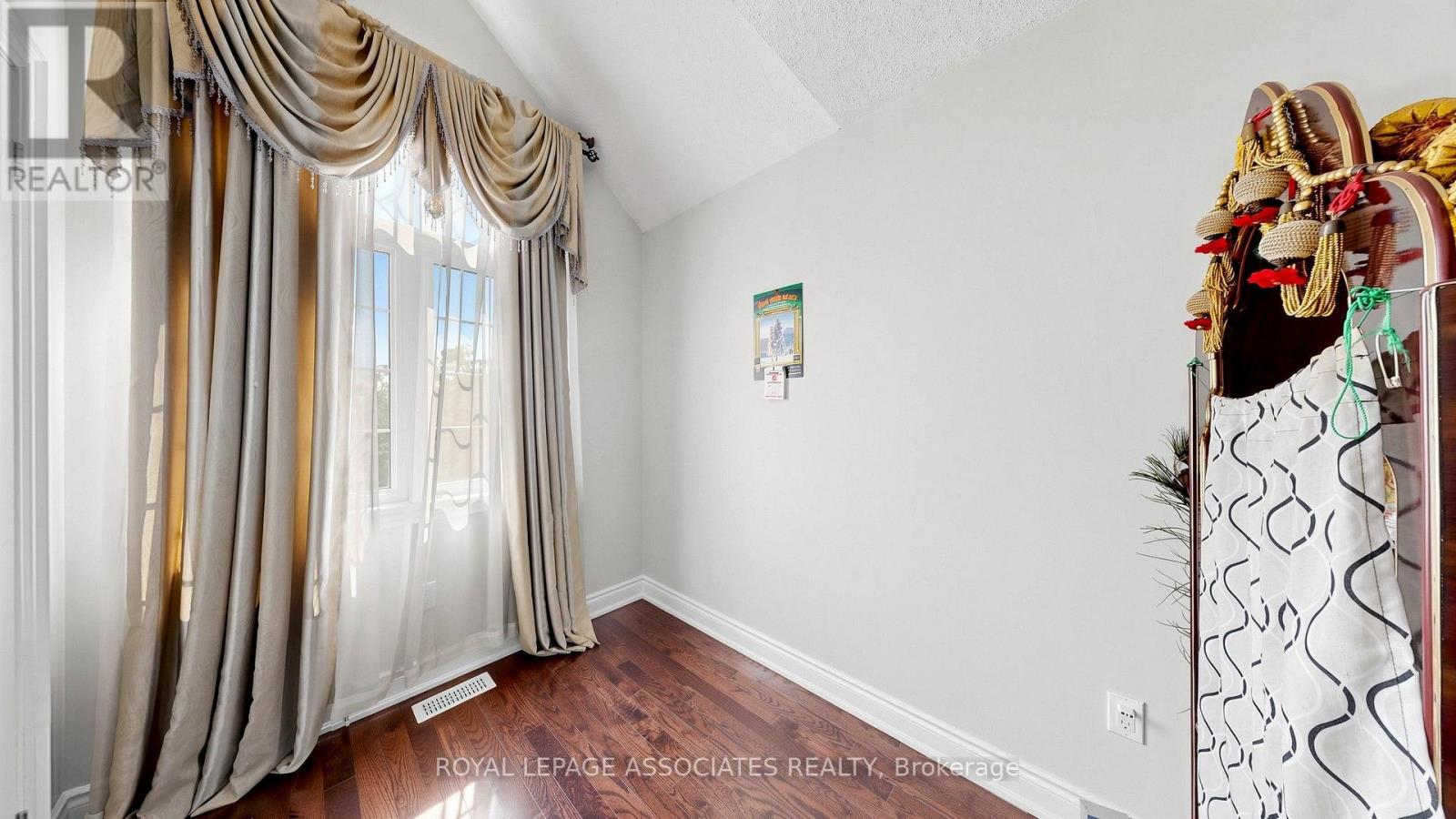 35 GODLIMAN ROAD - 39