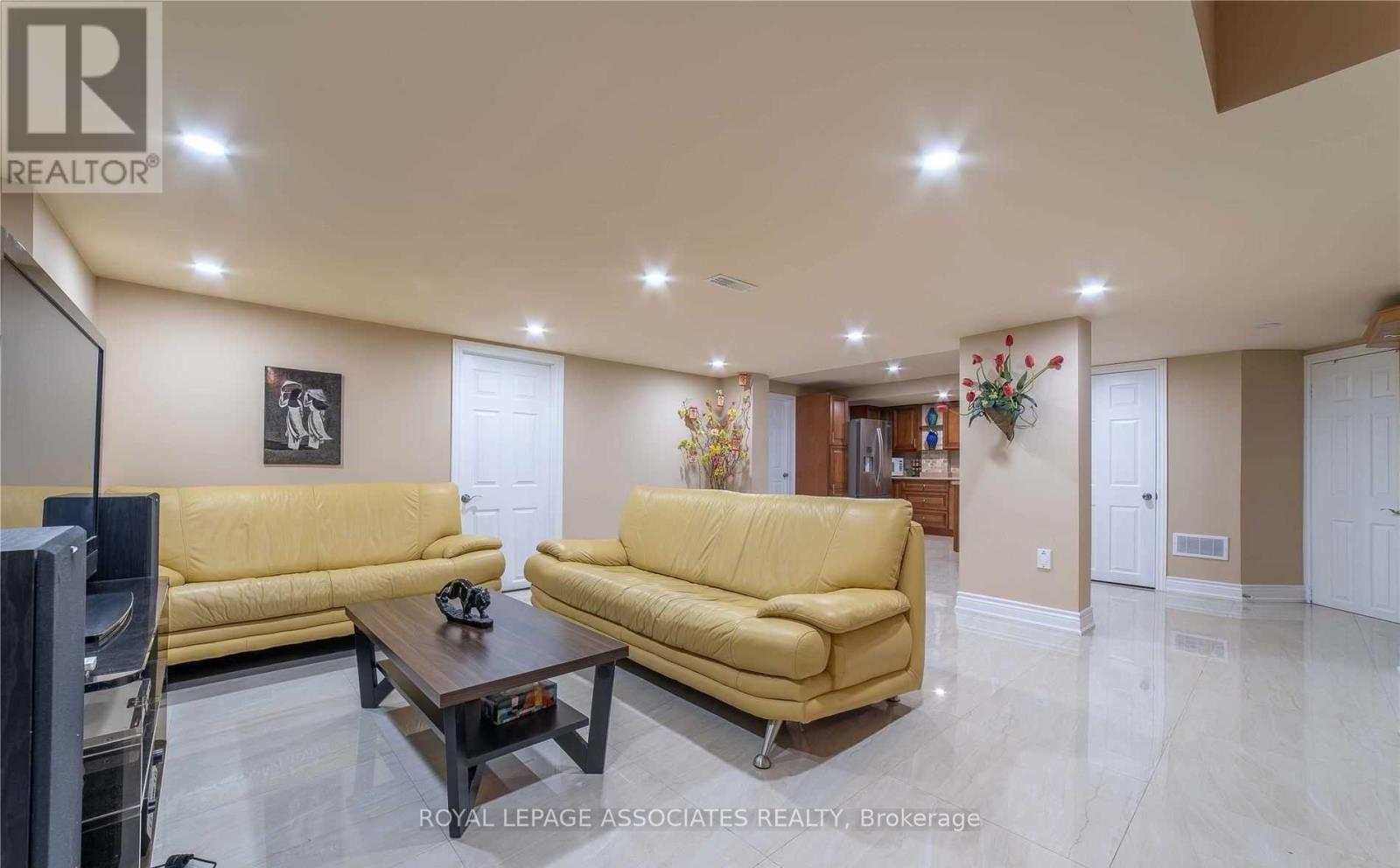 35 GODLIMAN ROAD - 42