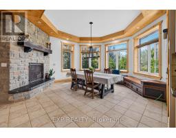 Foyer - 7392 Wellington Road 11 Road, Mapleton, ON N0G2K0 Photo 12