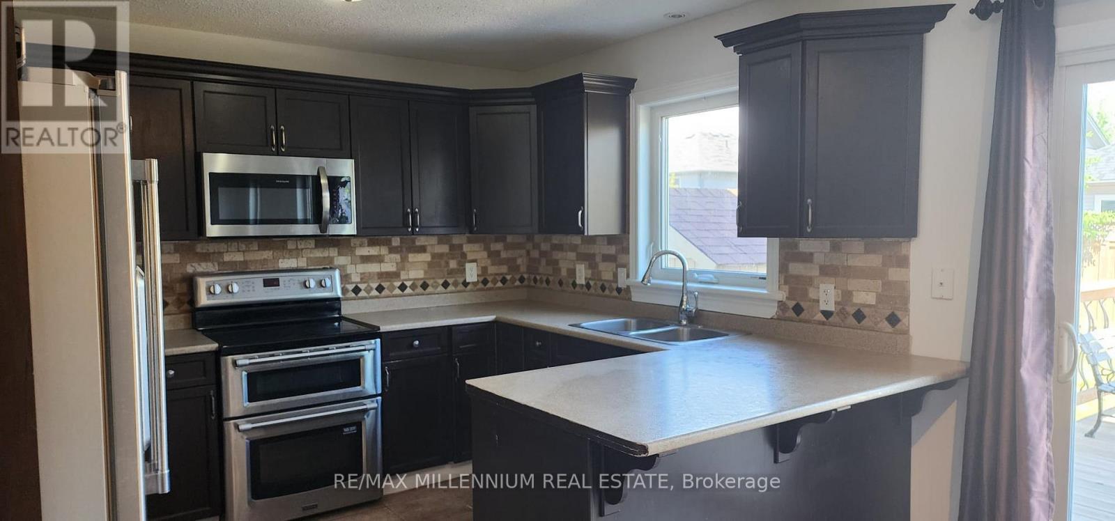 133 FLEMING WAY - 3