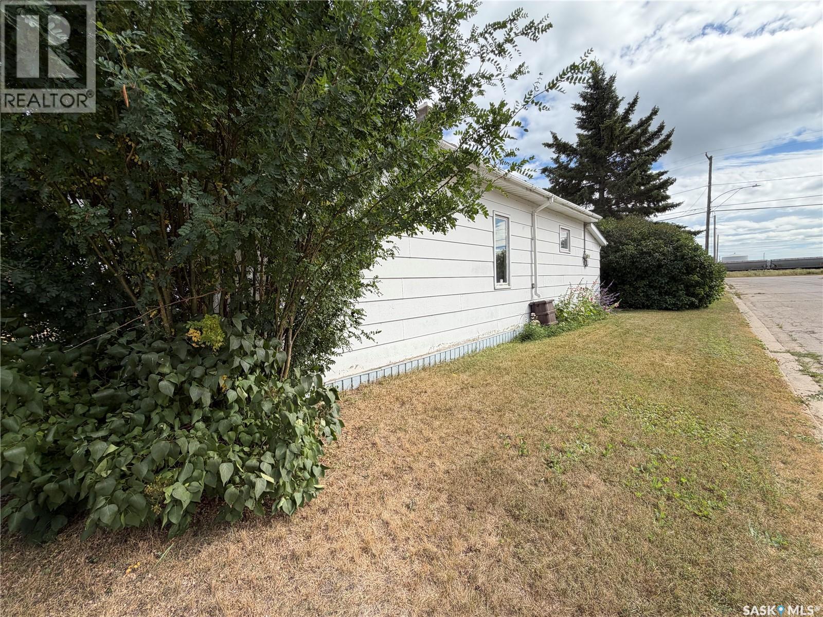 277 2nd AVENUE W - 3