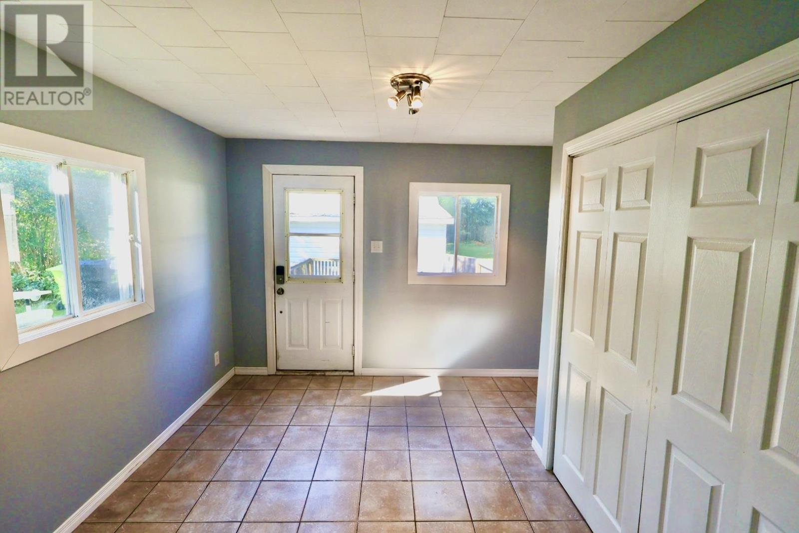 79 Melville RD - 3