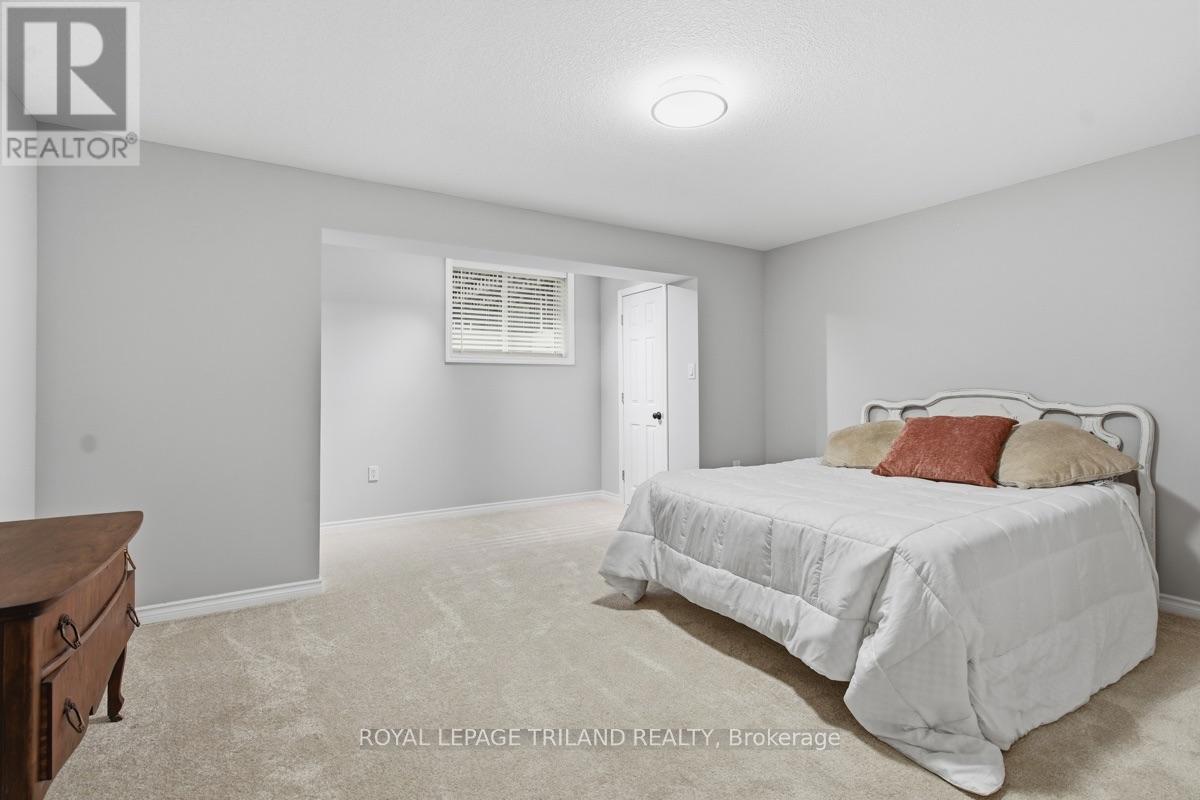 #28 2215 CALLINGHAM DRIVE - Image 27