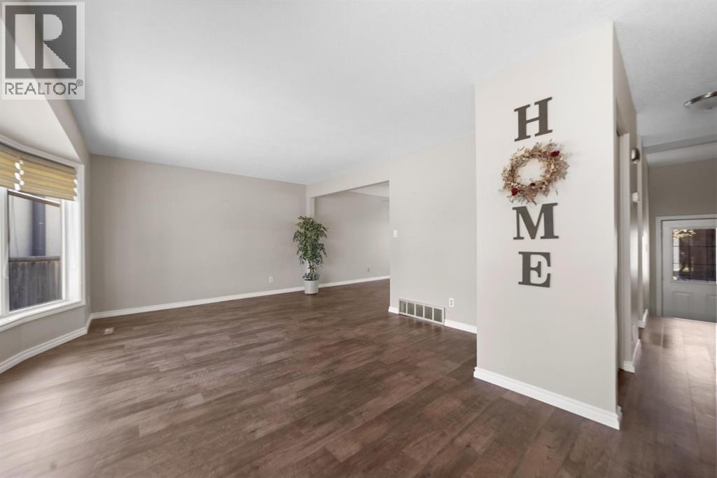 6121 39 Avenue, Camrose — photo 3