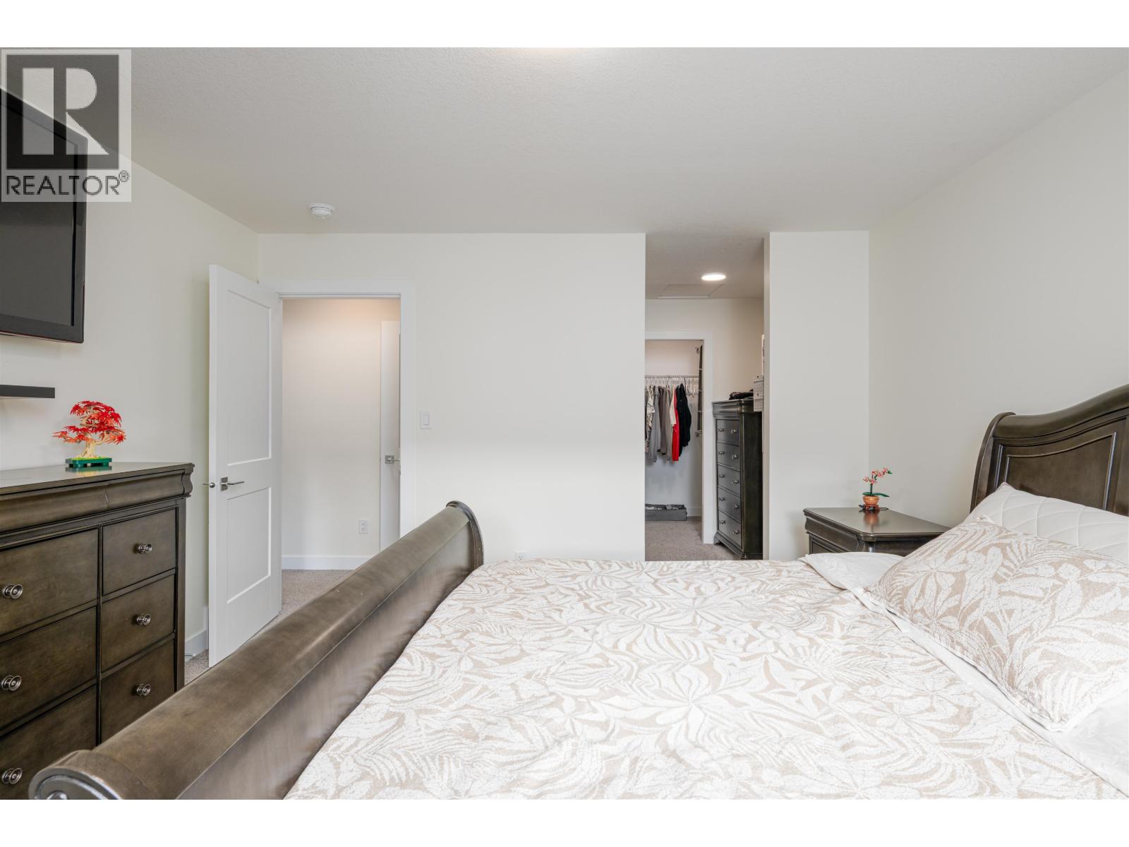 #509 4274 22ND AVENUE - Image 18
