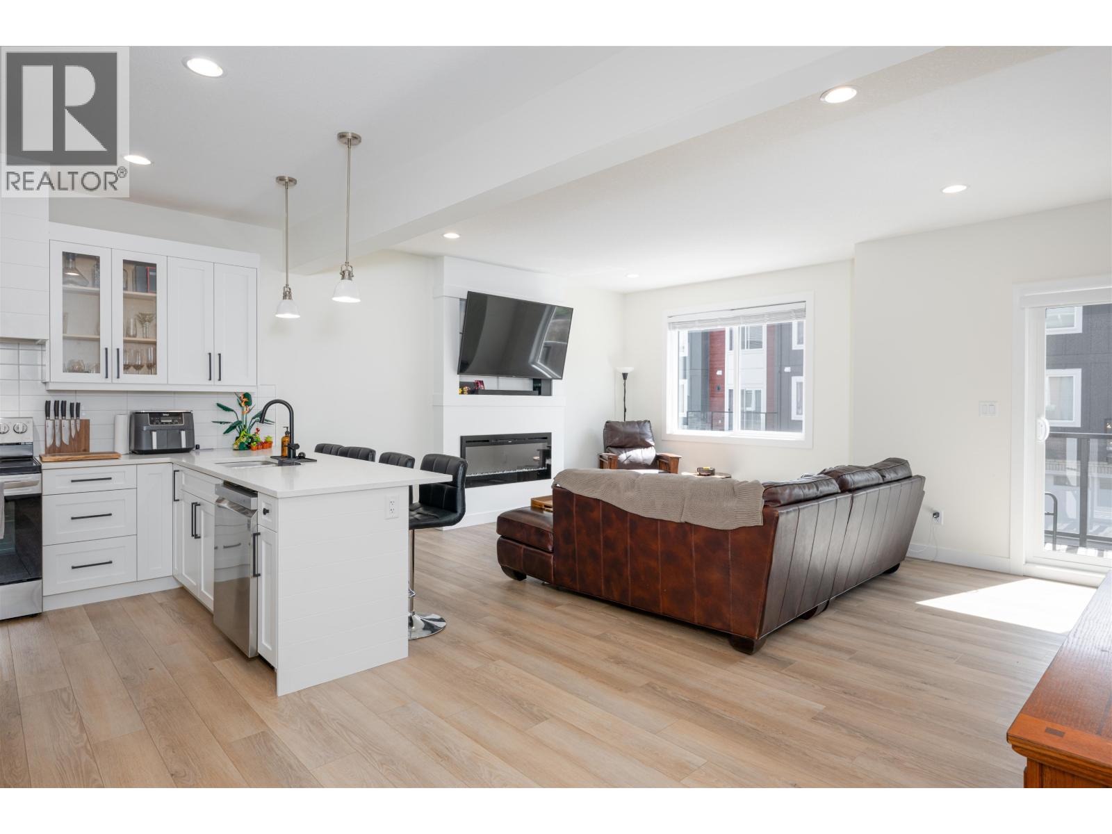 #509 4274 22ND AVENUE - 7